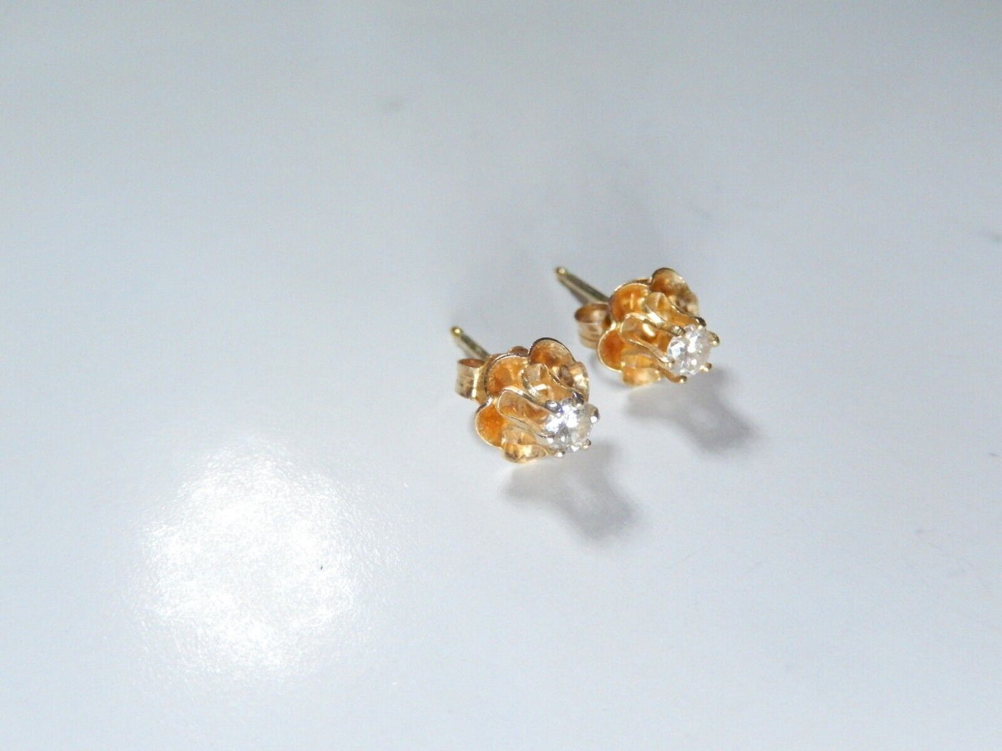 *VINTAGE* ~ 14K Solid Yellow Gold .25CT NATURAL DIAMOND Buttercup Earrings