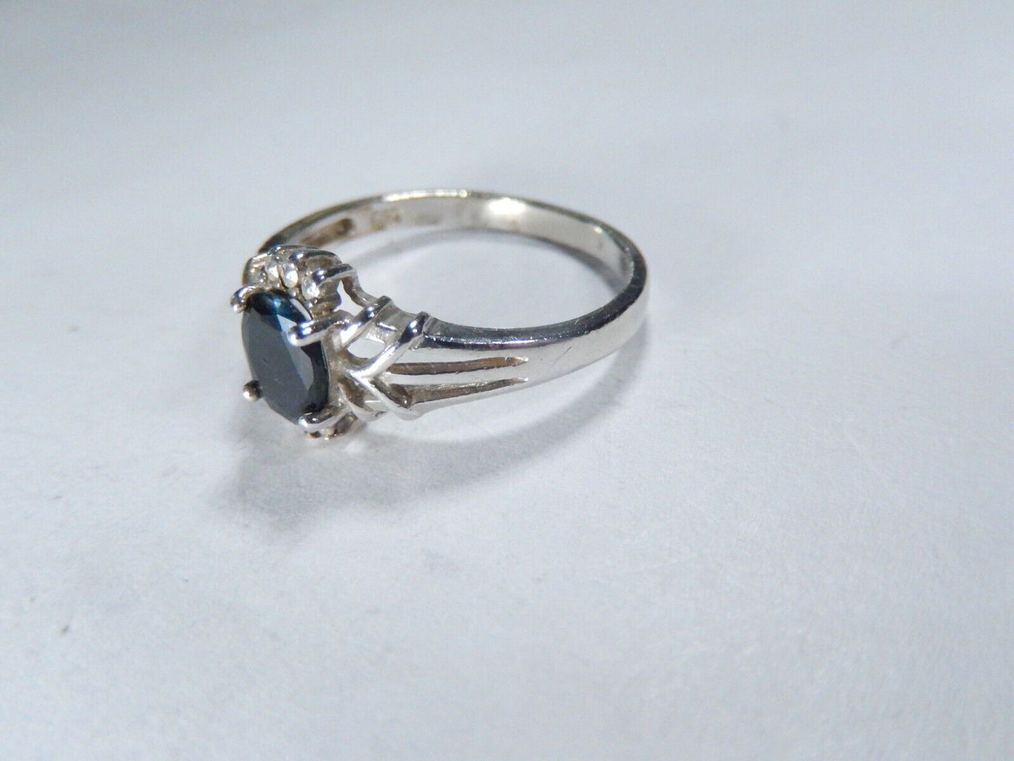 *VINTAGE* Sterling Silver 925 Oval Sapphire Solitaire Ring Size 8