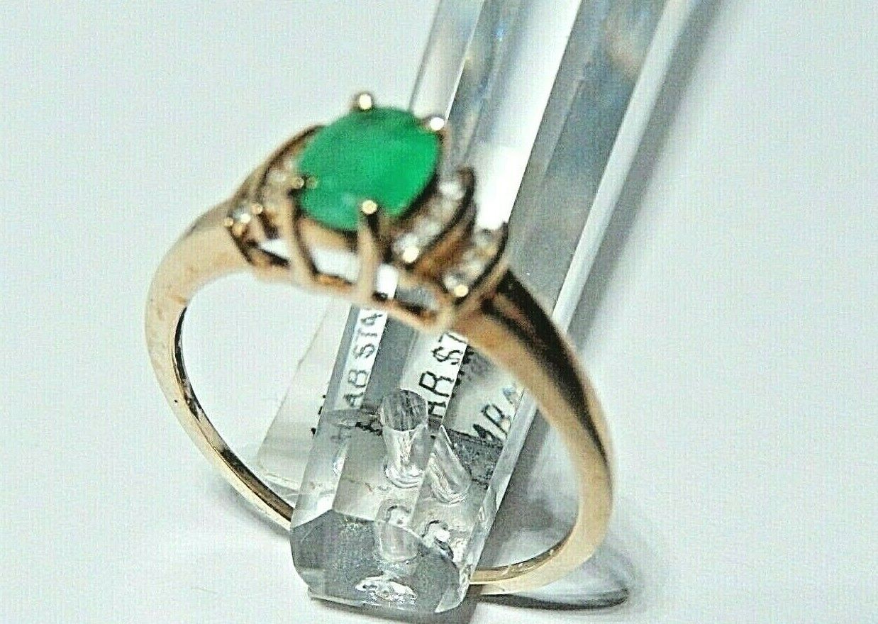 *VINTAGE* 10k Yellow Gold Natural .64 CT Emerald and Diamond Ring Size 7.25