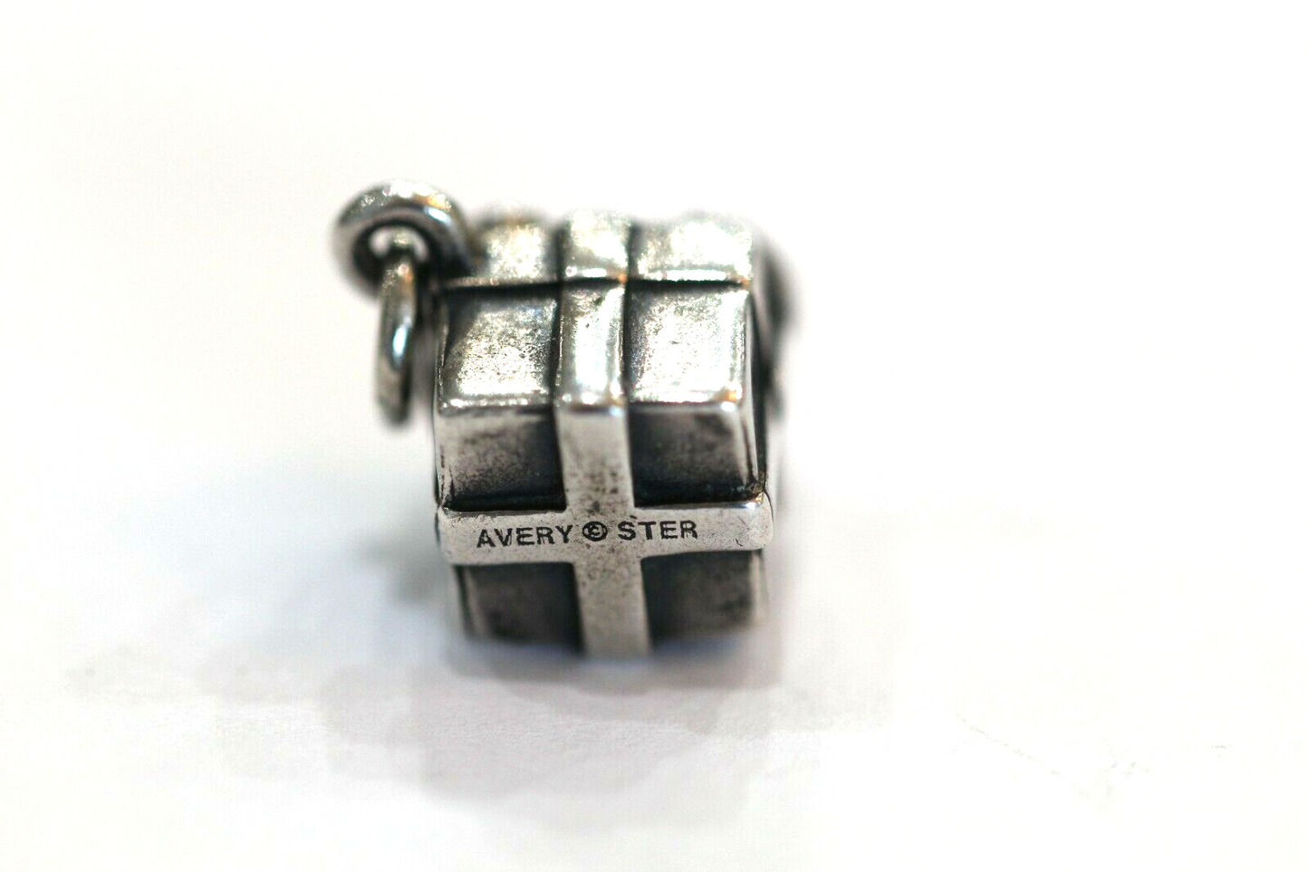 *RETIRED* - James Avery Sterling 3D Birthday / Christmas Present Gift Box Charm