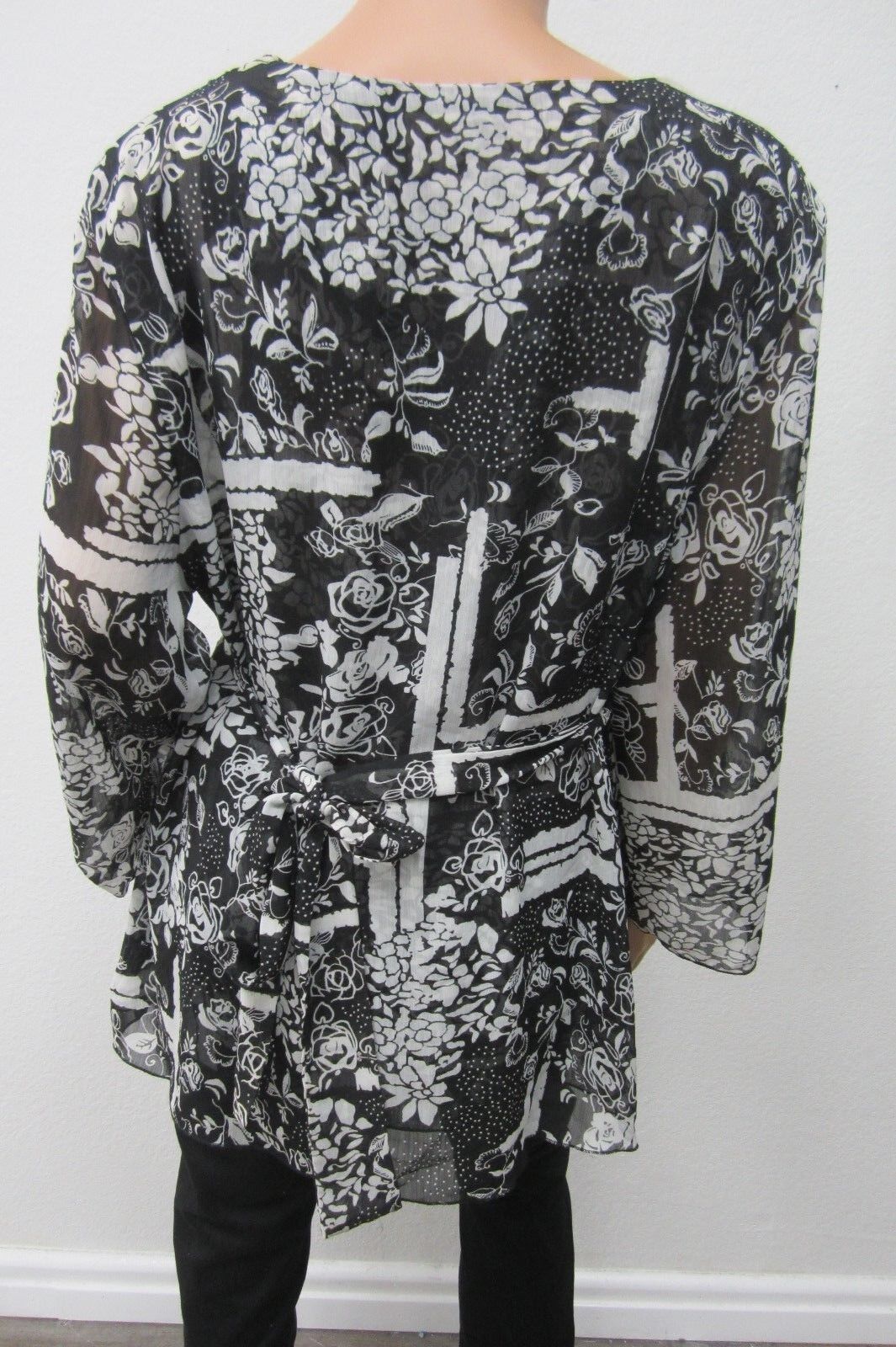 *NICE* CATO WOMAN Top Shirt Blouse Black/White/ Light Sheer CUTE Top Size 22/24