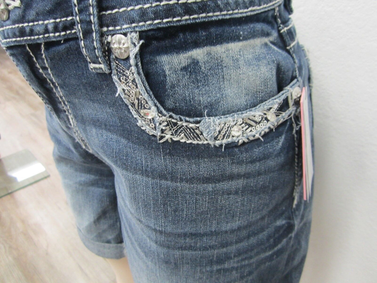 NWT MISS ME Women's Rhinestone Cuffed Stretch Mid-Rise Cut Shorts Size 25 x 6