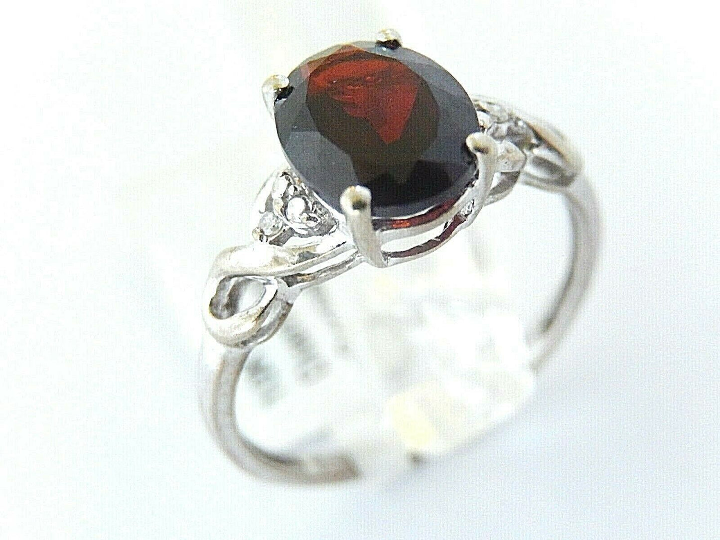 10k White Gold 2.00CT Oval Garnet and Diamond Ring Sz 7.5