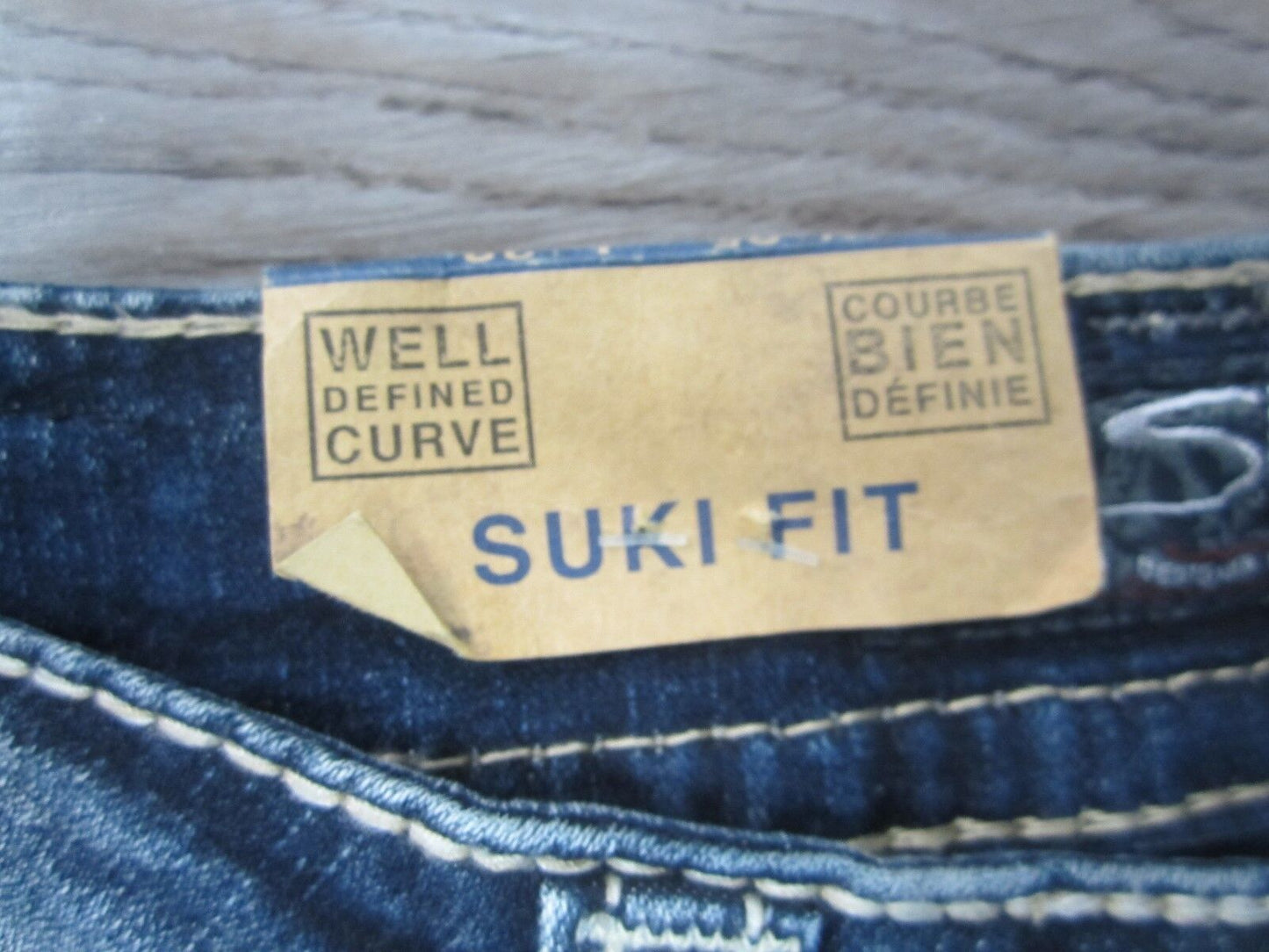 NWT SILVER Suki Mid Rise Slim Boot Medium Dark Wash Fluid Denim Jeans 25 x 33