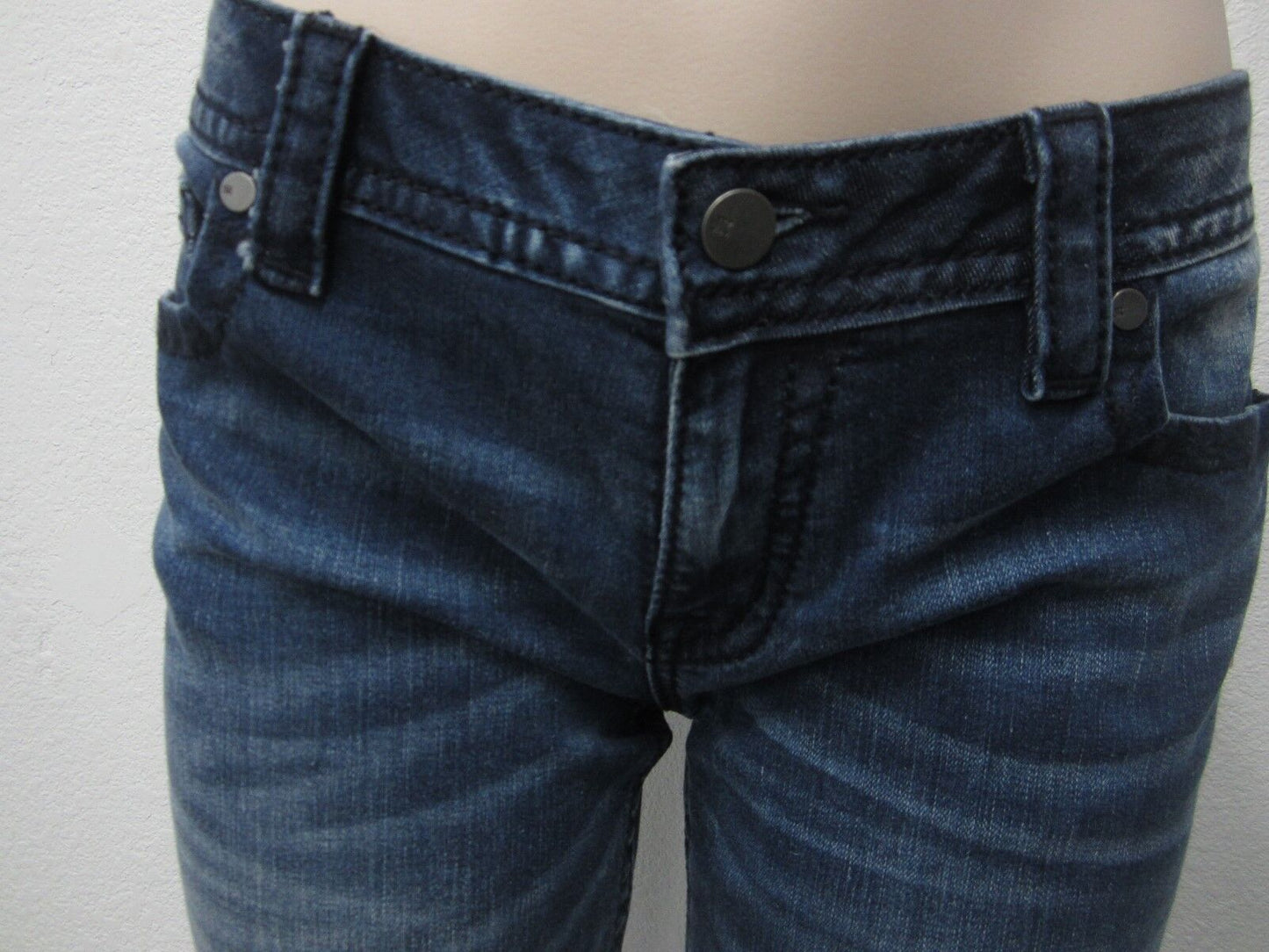 NWT Miss Me Blossom Cute Flap Pocket Signature Skinny Jeans JP7768S Size 28 X 30