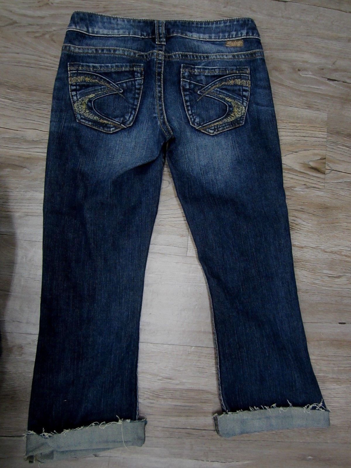 Pre Owned SILVER JEANS Capri Medium Wash Size 24 X 22 VERY NICE