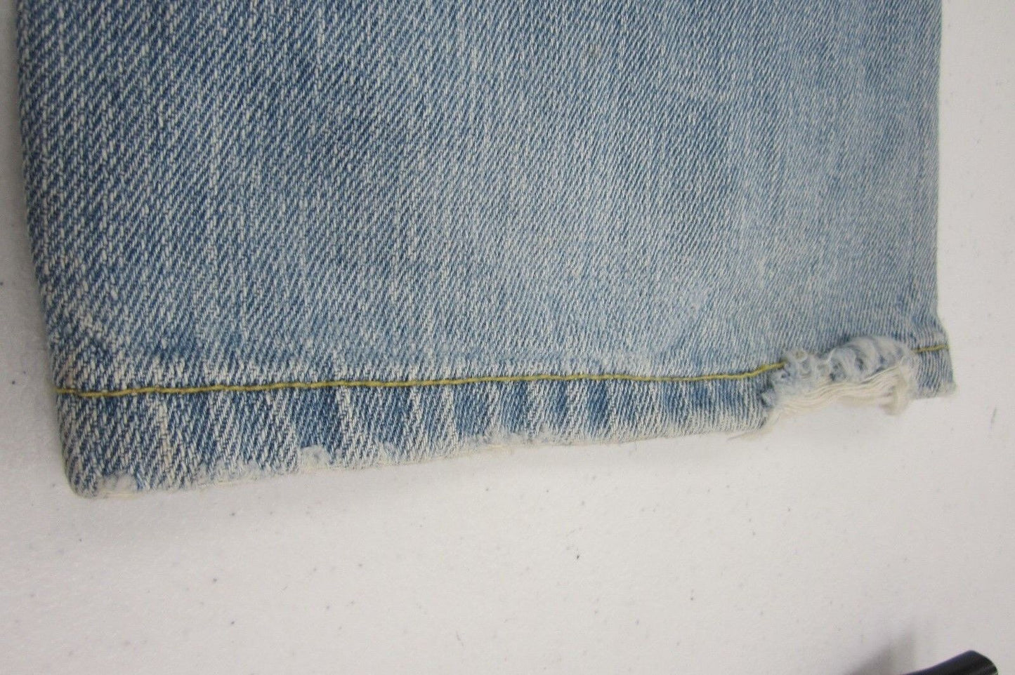 *VERY NICE* Squeeze Denim Distressed Floral Embroidered Blue Jeans Sz 3/4 x 31