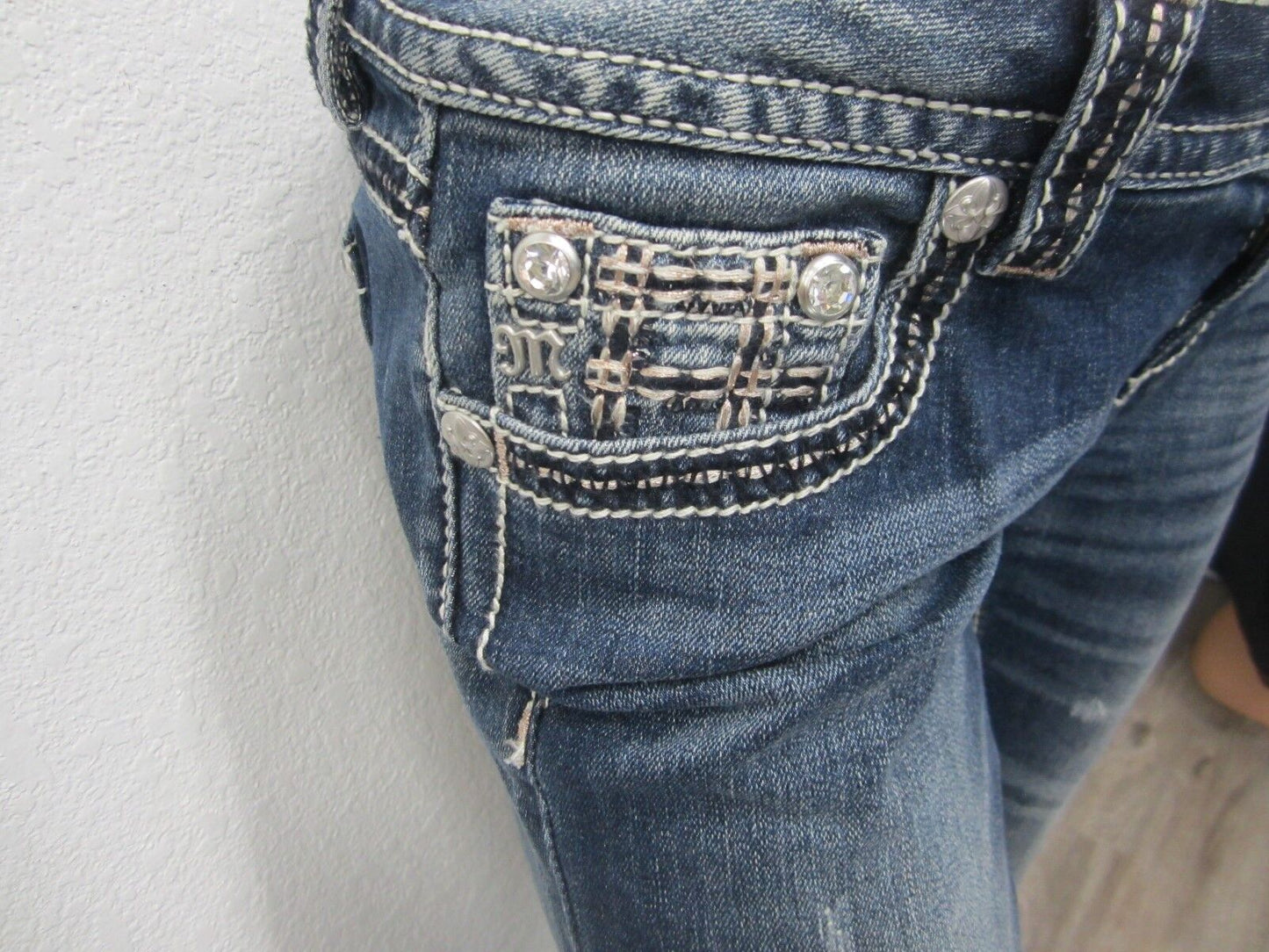 NWT MISS ME JP7690BV Embellished Signature Bootcut Jeans Womens 26 x 32
