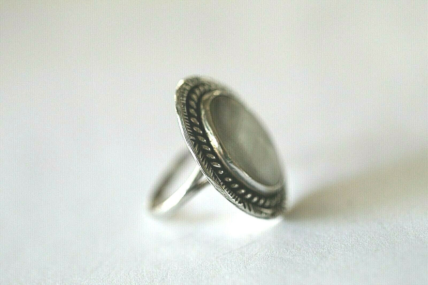 *VINTAGE* Native American Sterling Silver Mother Of Pearl Ring Size 6.5