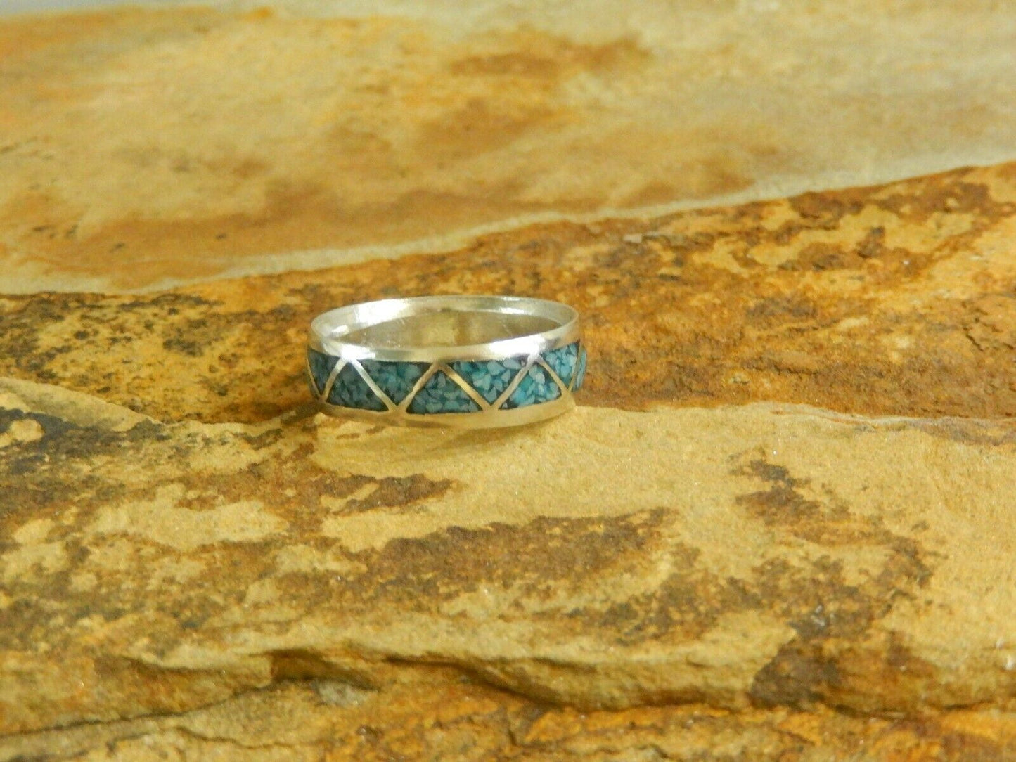 *VINTAGE - STERLING SILVER NATIVE AMER. TURQUOISE INLAID BAND RING