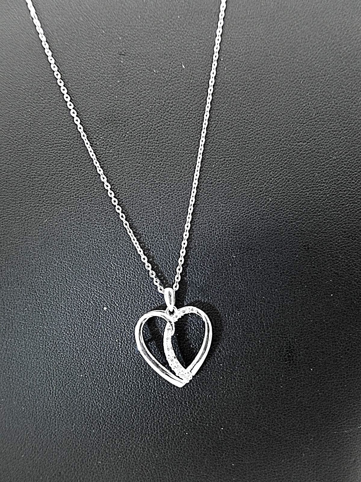 10k White Gold 1/5ct Natural 9 Diamond Heart Pendant