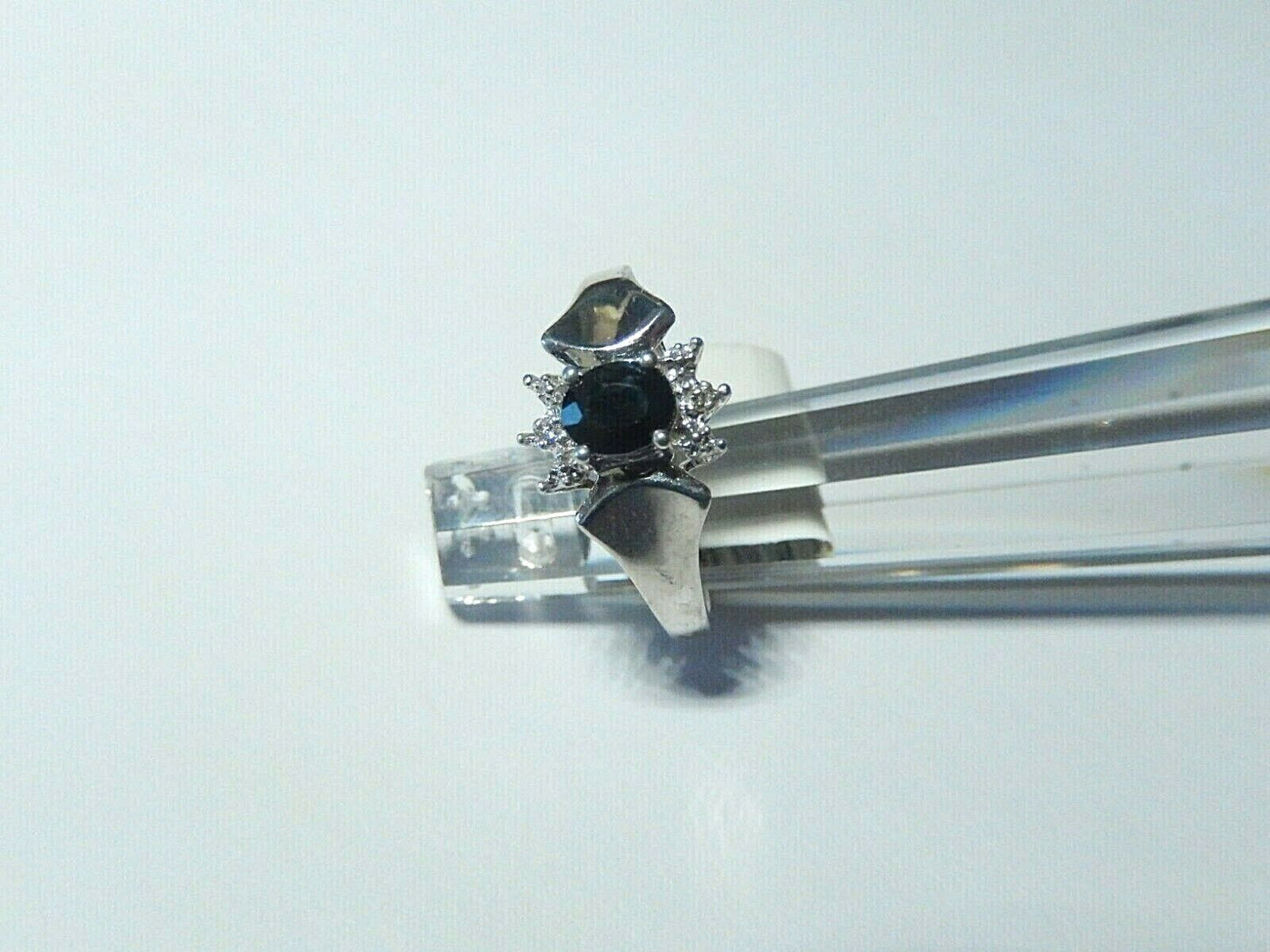 *NWT* 10K White Gold Natural Oval Sapphire & Diamond Ladies Ring Size 7.5