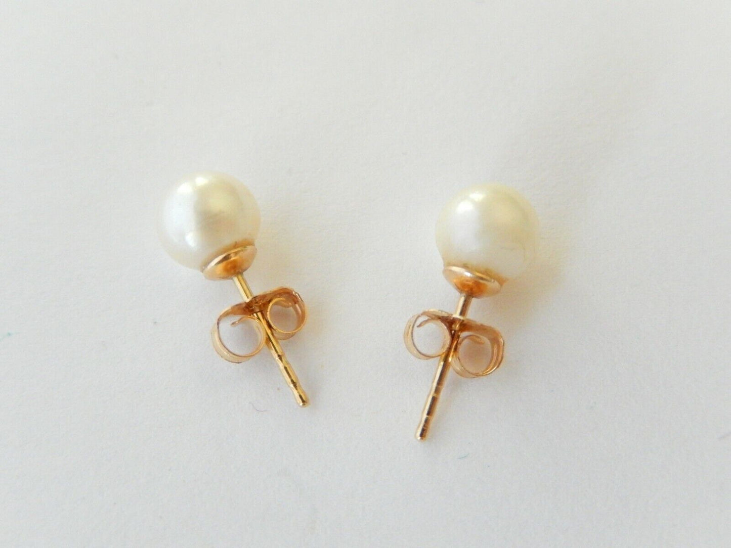 *VINTAGE* Japanese Real 6.5mm Cultured Pearl 14K Yellow Gold Stud Earrings MINT