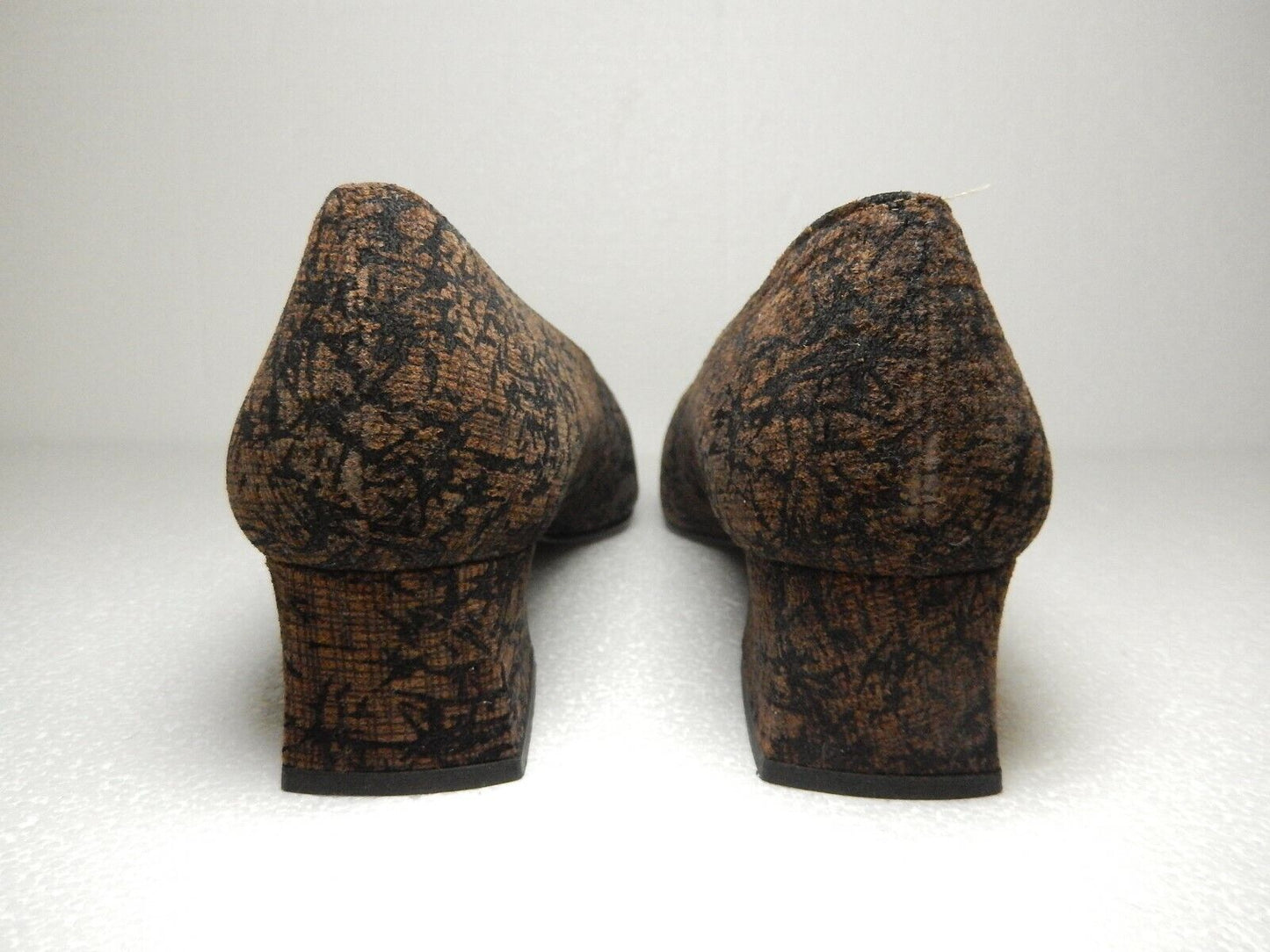 Brand New $375 Stuart Weitzman Classy Suede Marymid Pumps Size 8.5 AA