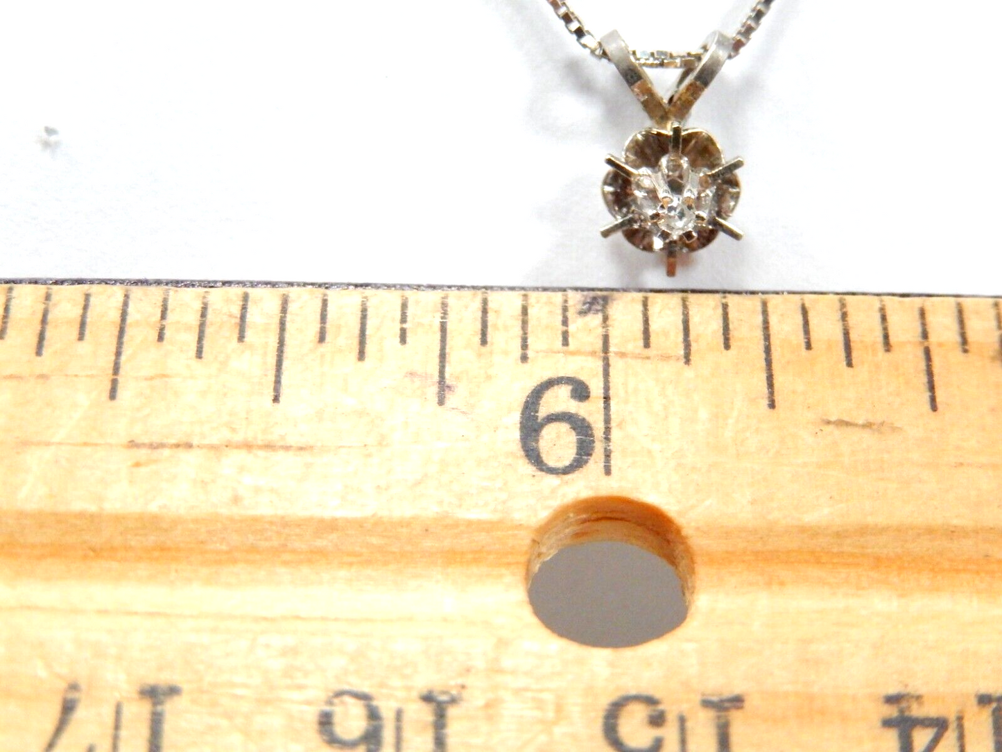 *VINTAGE*-14k White Gold Natural Diamond Solitaire Buttercup Pendant w/18" Chain