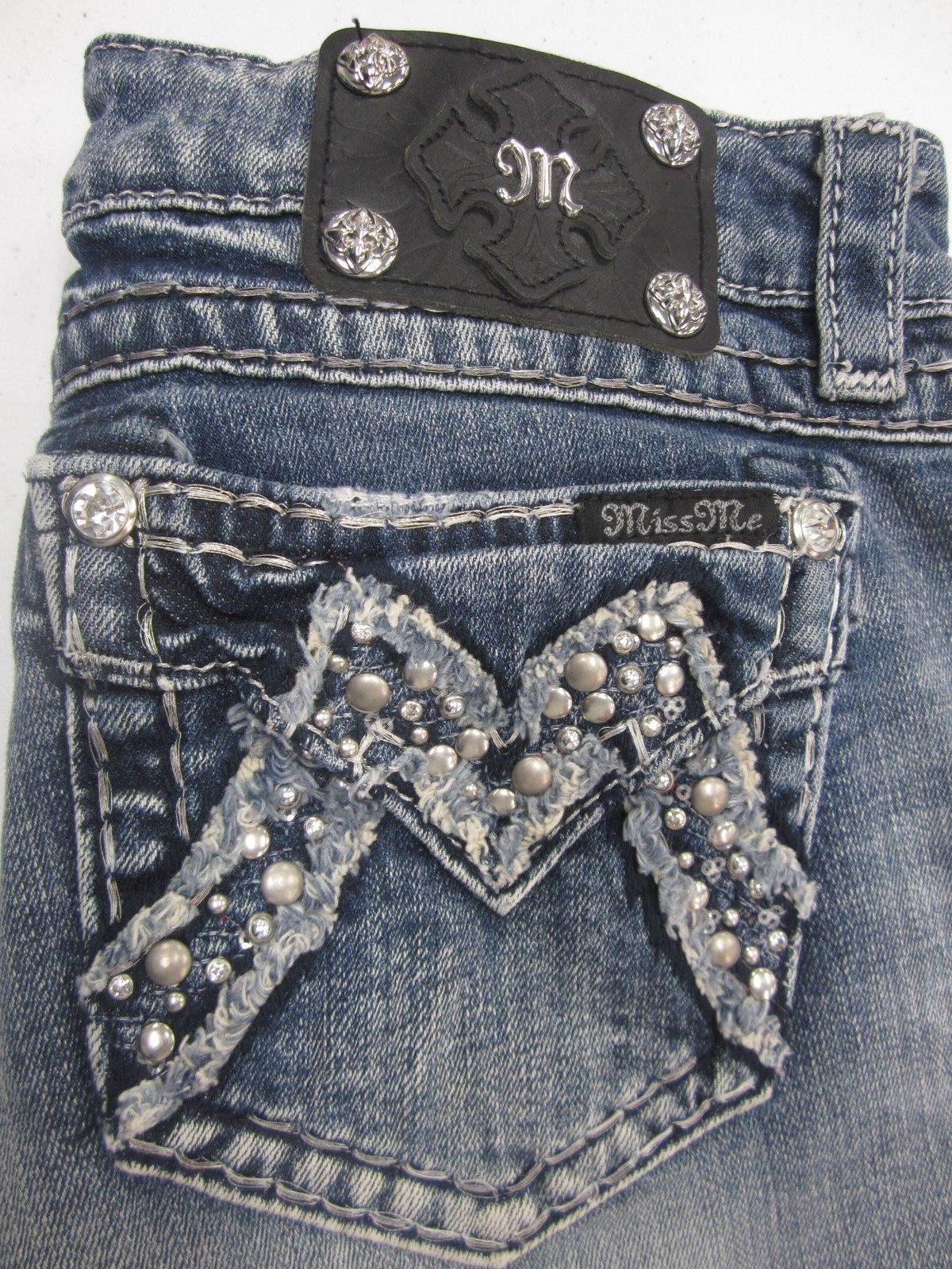 NWOT Miss Me Boyfriend JB1247H Rhinestone Embellished Washed Denim Shorts 28 x 9