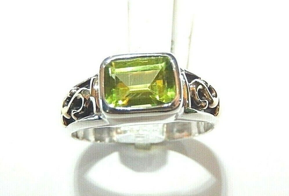 *VINTAGE* Sterling Silver & 14kt Yellow Gold 2.5CT Peridot Ladies Ring Size 9.5