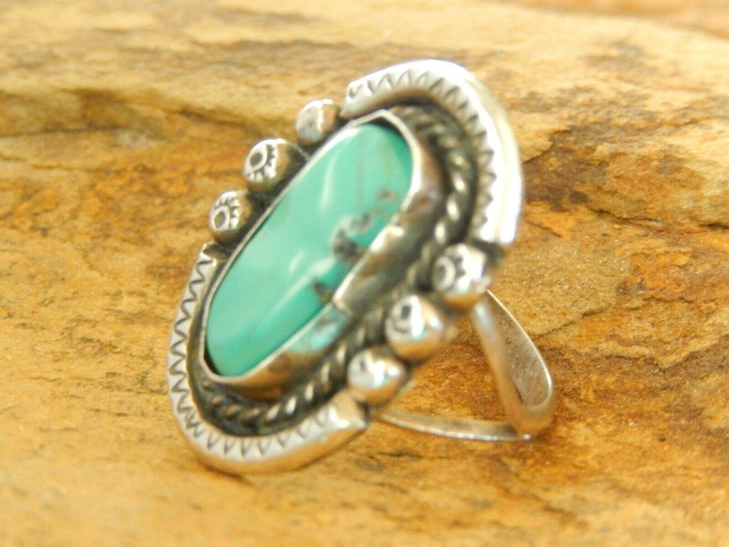 *VINTAGE* LARGE Native Amer. Sterling Silver Turquoise Ring Size 8