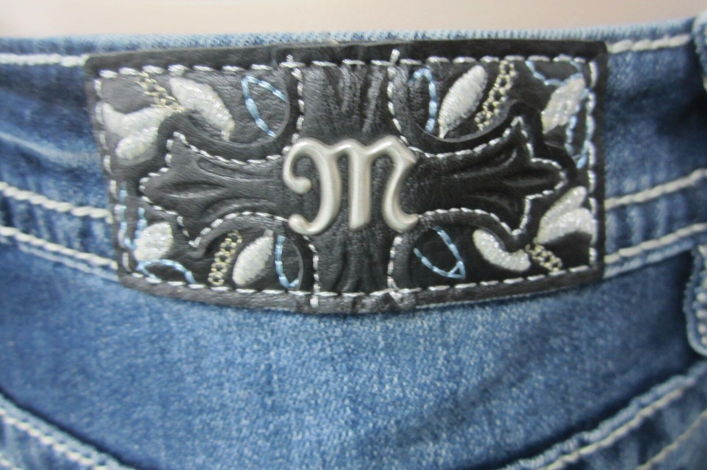 NWT Miss Me Women's Blue Floral Embroidered Border Jeans - Boot Cut - MY3013B2