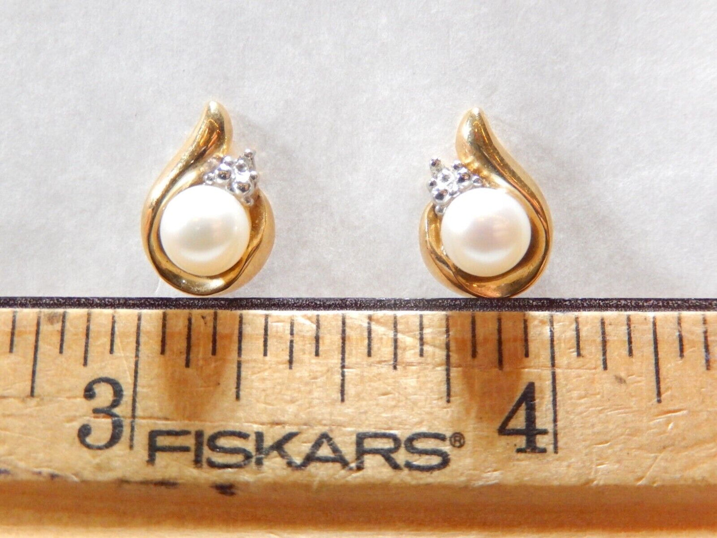 *VINTAGE* 10k Yellow Gold 5.5mm AAA Cultured Pearl and Diamond Stud Earrings