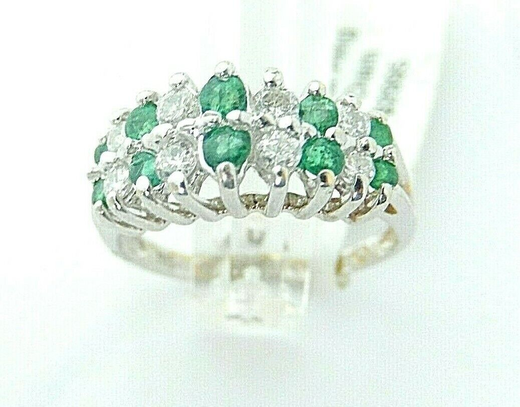 14k White Gold Round 1.00 CTW Green Emerald And Round Diamond Band Ring Size 7