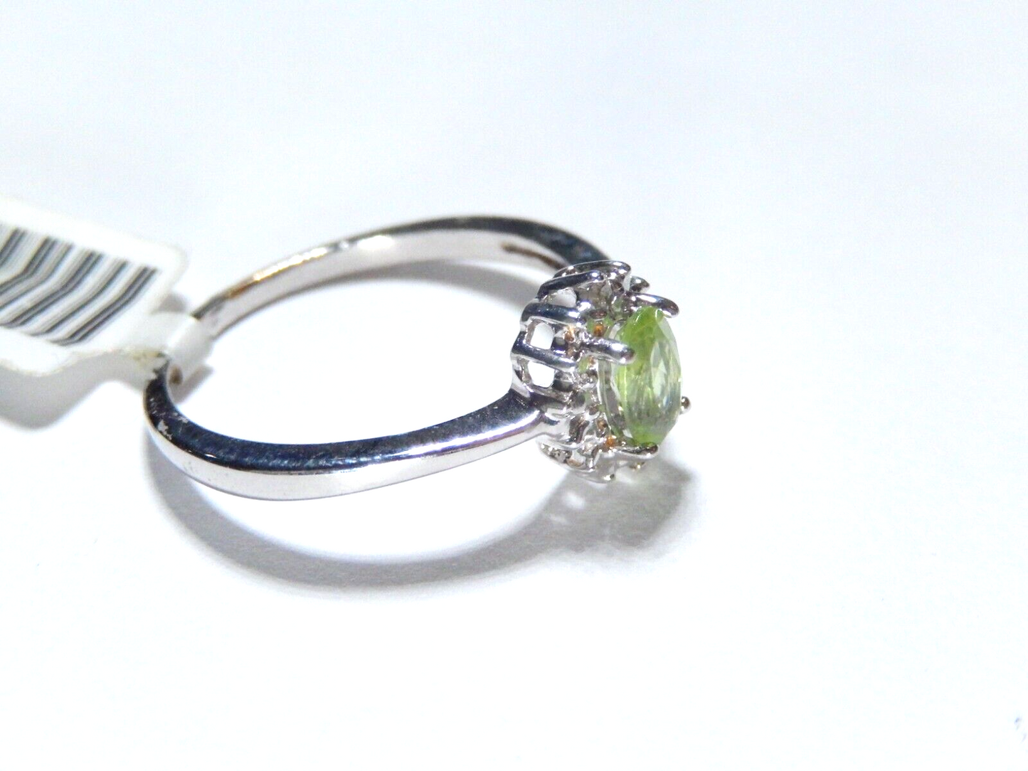 *VINTAGE* 10k White Gold .50CT Oval Peridot And Diamond Halo Ring Size 7.5