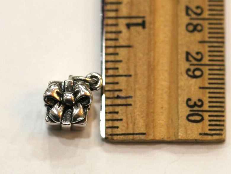 *RETIRED* James Avery Sterling 3D Birthday or Christmas Present Gift Box Charm