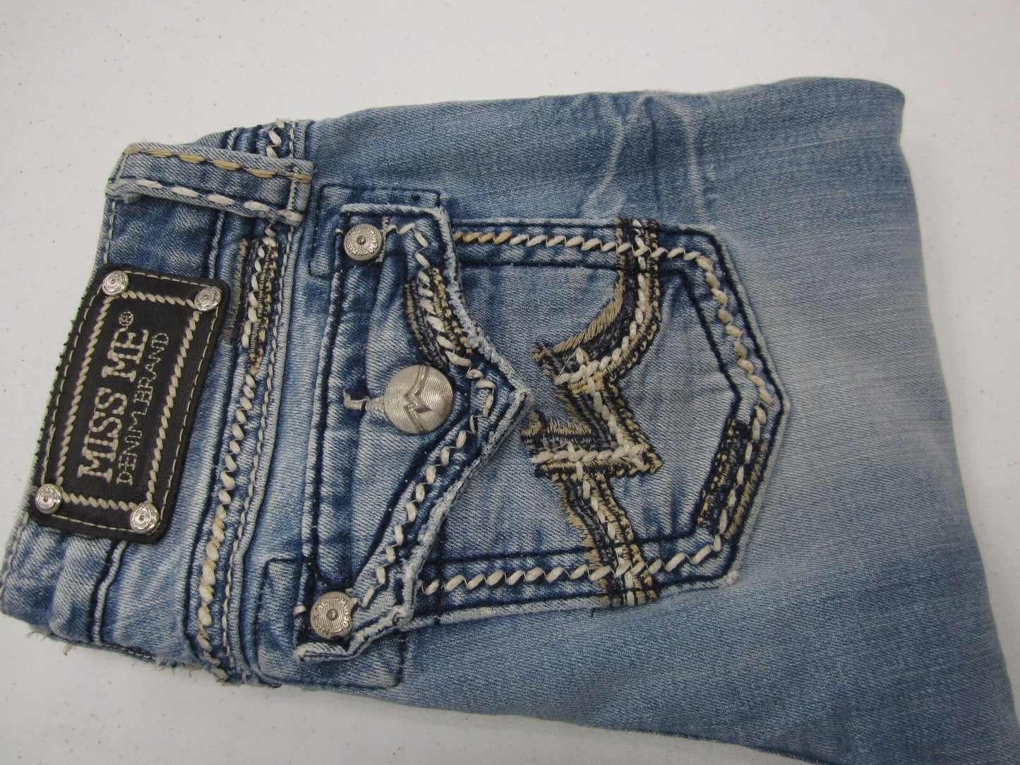 VERY NICE Miss Me Girl's Distressed Capri Jeans JK1046M Bermuda Size 16 x 12"