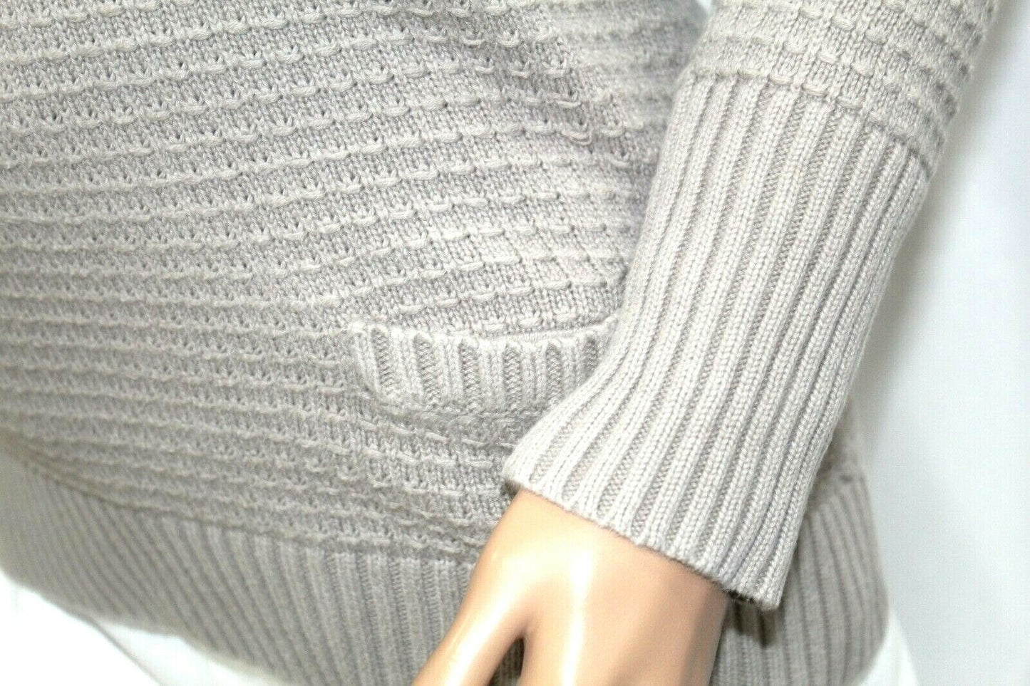 Old Navy Women’s Long Sleeve Pull Over Sweater Beige Crew Neck Size Medium
