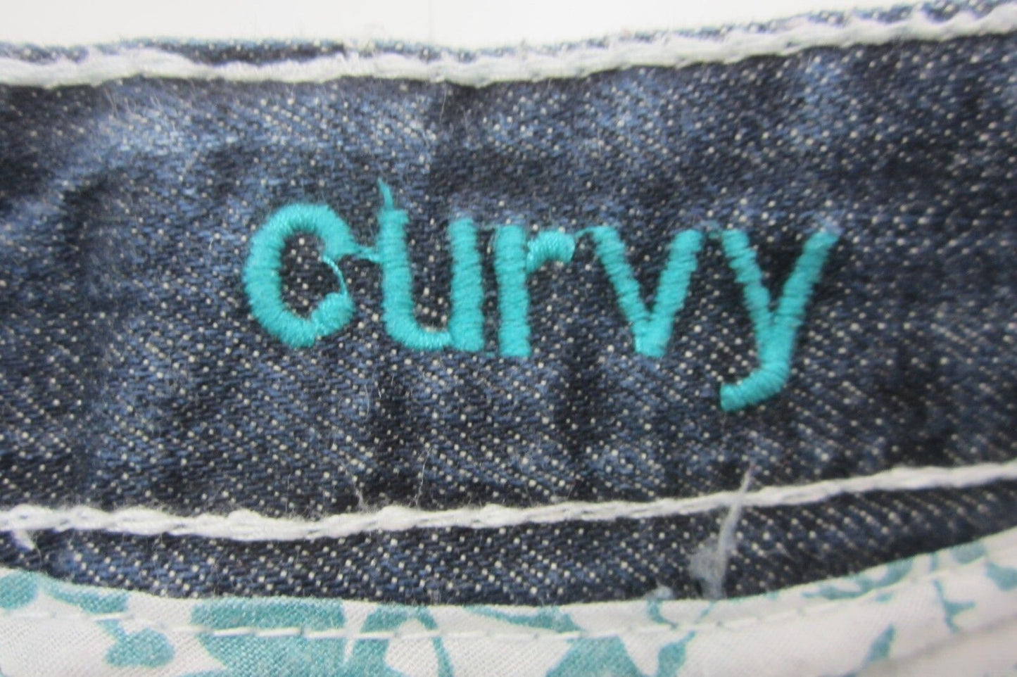 MAURICES Dark Denim Jeans w/ Fade and Embroidered Pockets Bootcut Size 5/6 L29