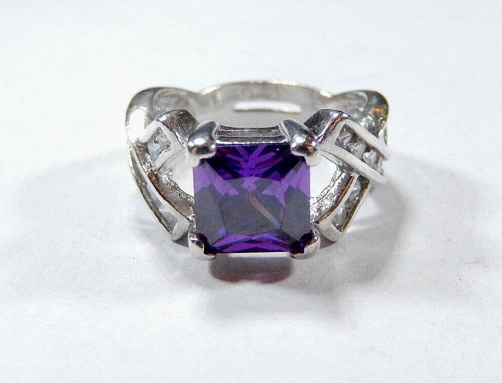 *VINTAGE* Sterling Silver 2.00 CT Princess Cut Amethyst and CZ Accent Ring Sz 5
