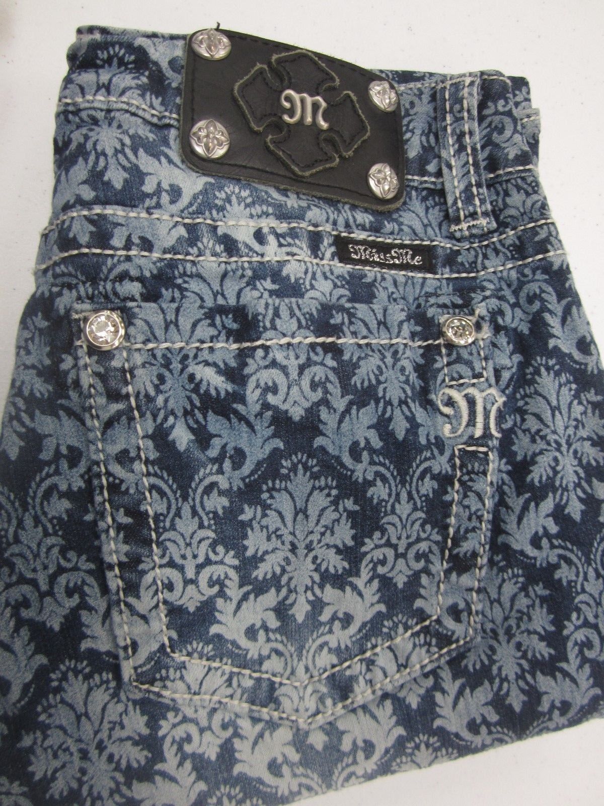 NWOT MISS ME Floral Fade Cuffed Capri JP5842P2 Crystal Studs CUTE Size 27 x 20