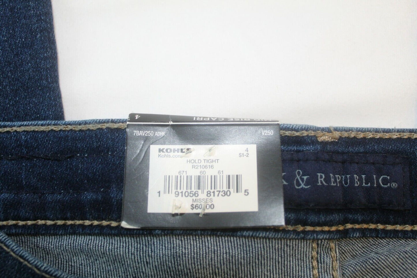 *NWT* $60. Rock & Republic Mid Rise Capri Misses Distressed Size 4 (W27 x L25)