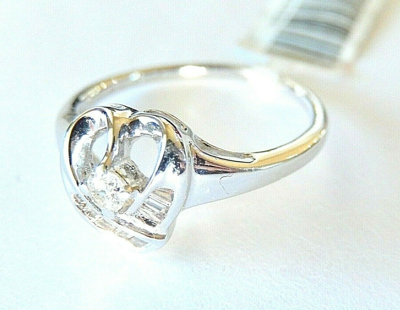 *NWT* 10K White Gold 1/4CT Round & Baguette Diamond Heart Ring Size 7.75