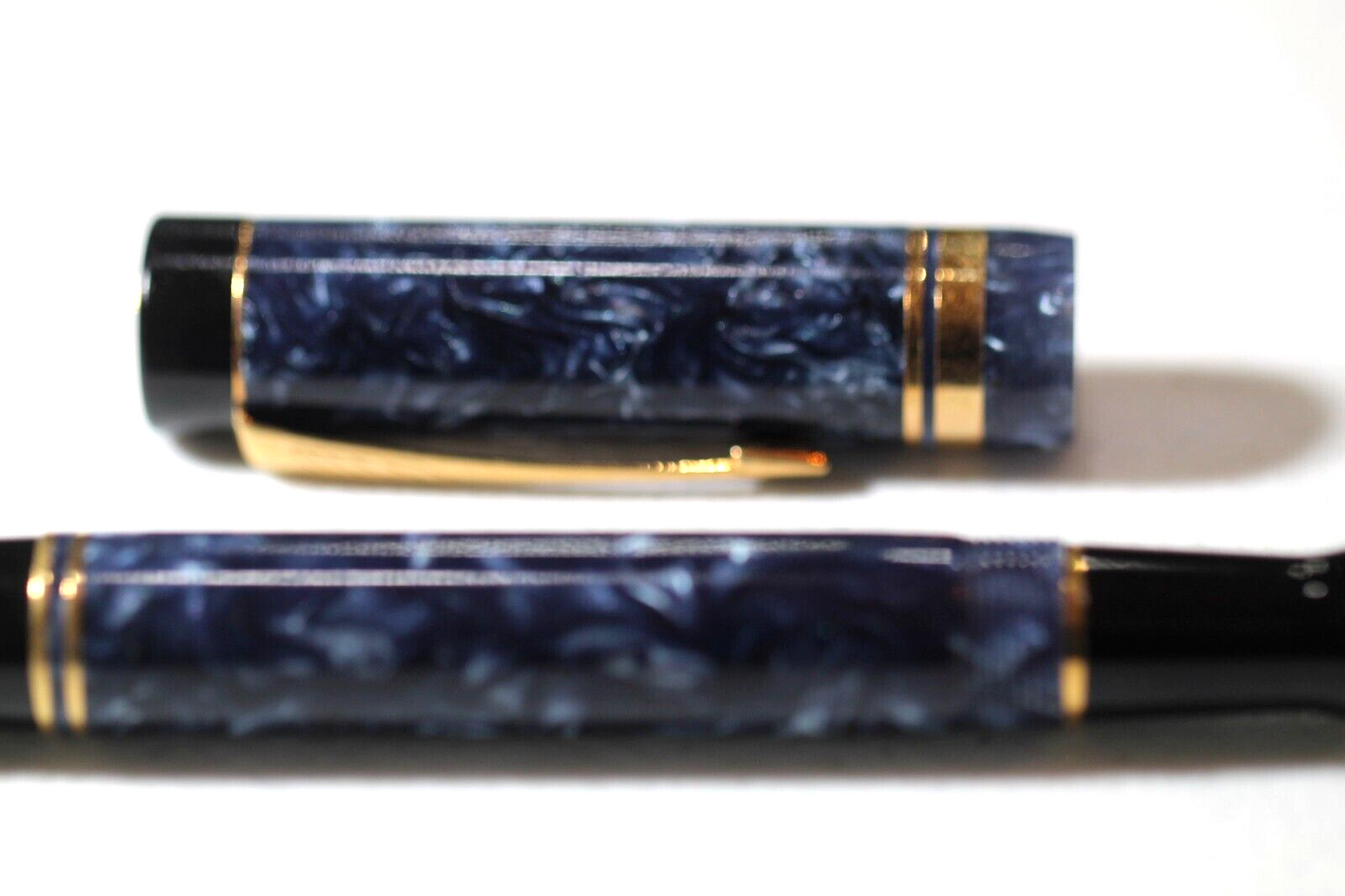 Parker 18K Duofold Centennial Marble Blue Fountain Pen 18K