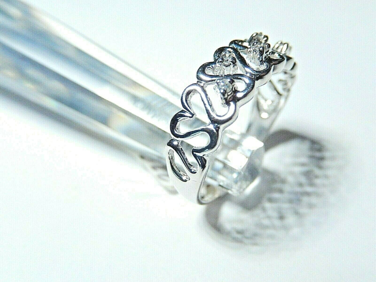 *NWT* 10K White Gold Five Diamond Hearts Cutout Band Ring Size 5