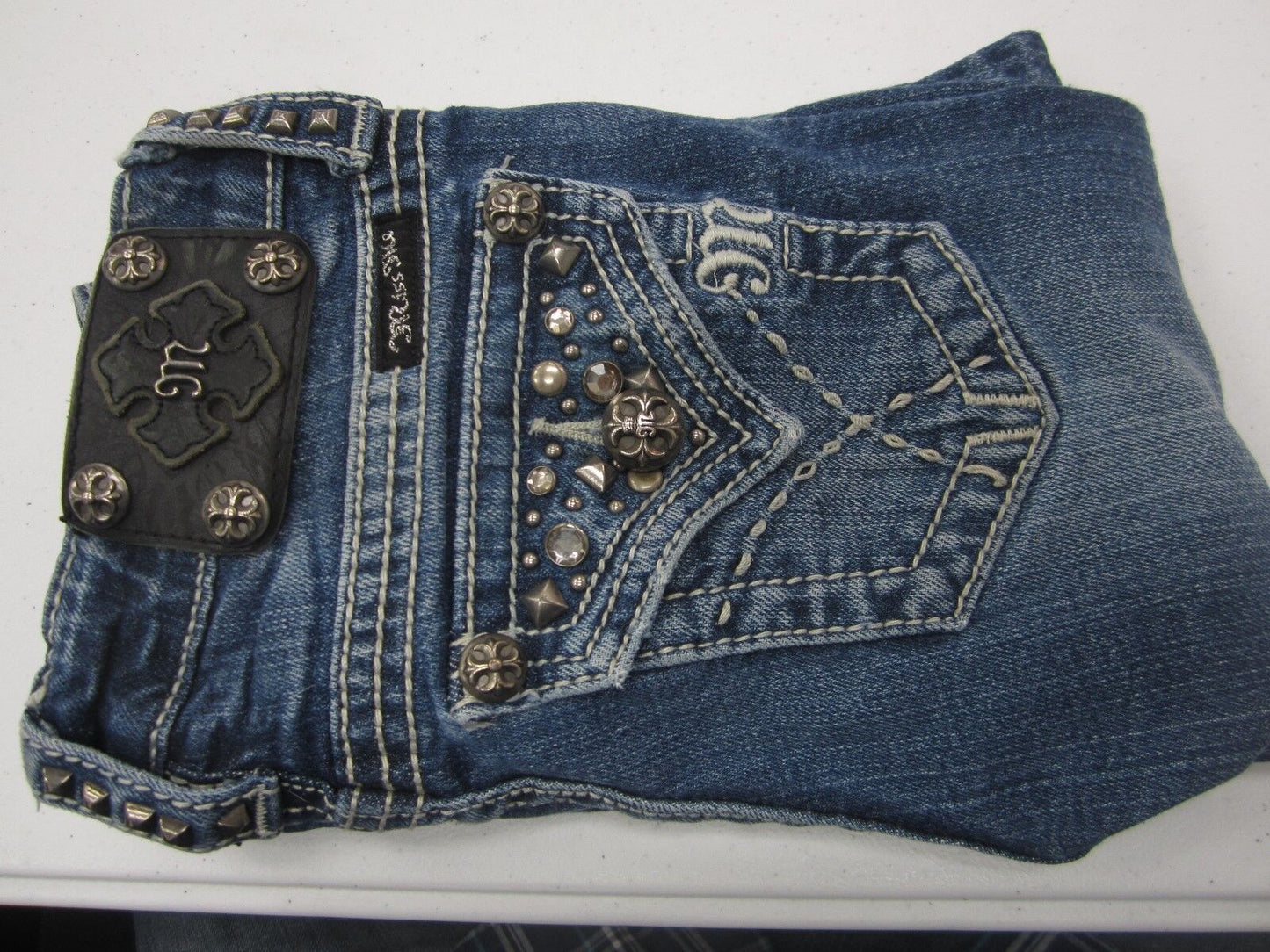 MINT GIRLS MISS ME Capri Jeans Med Blue Cute Studs/Crystals Design Size 10 x 14