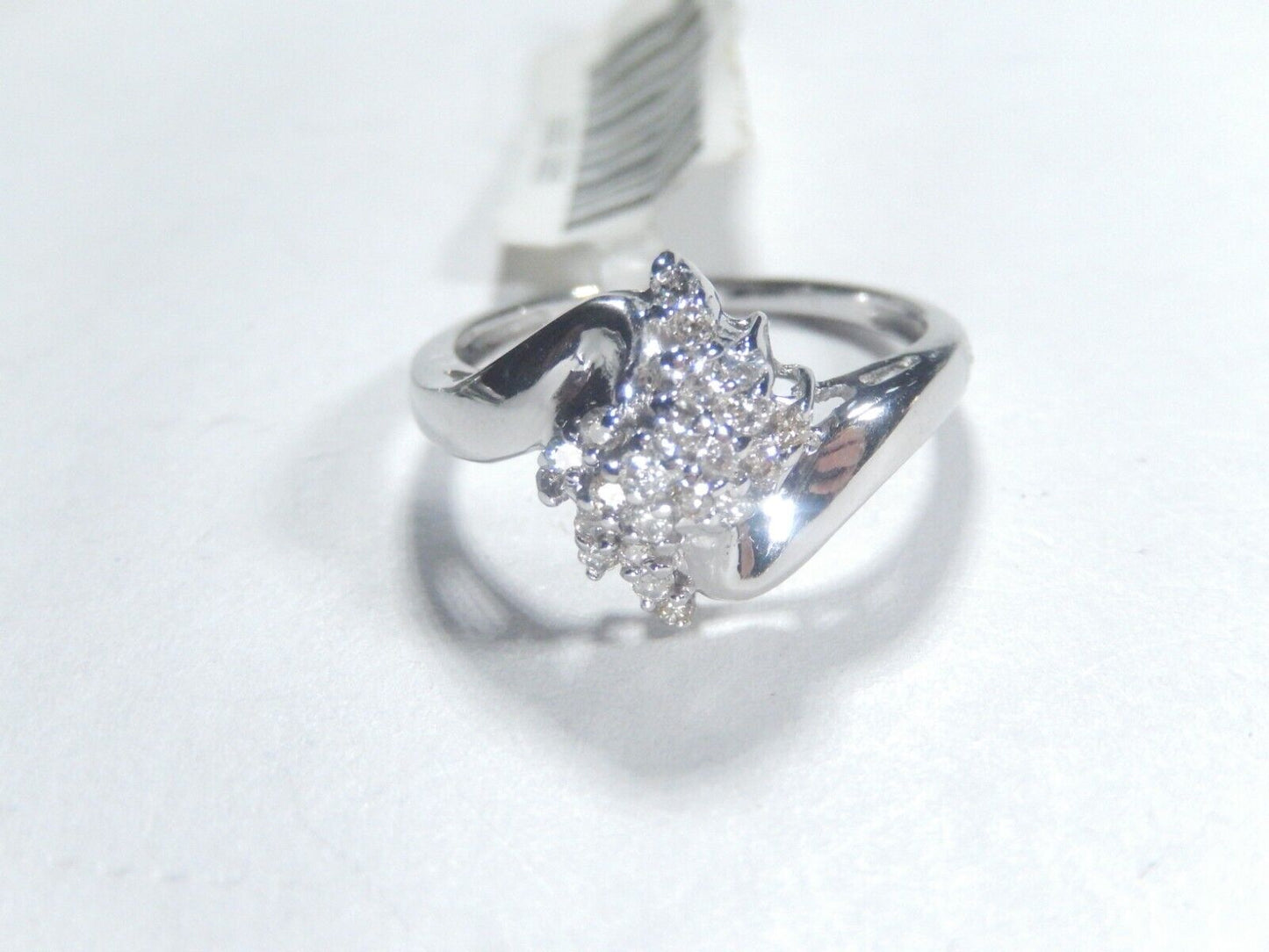 *NWT* 10k White Gold .20CT Round Diamond Ladies Cluster Ring SZ 6