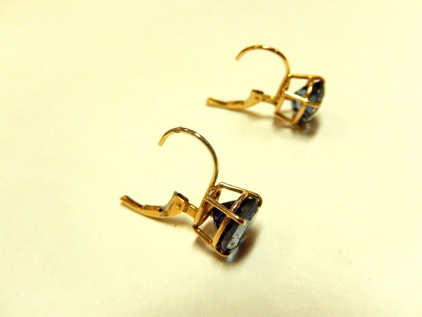 Genuine Natural 4 CT VS Sapphire Gemstone 14K Yellow Gold Leverback Earrings