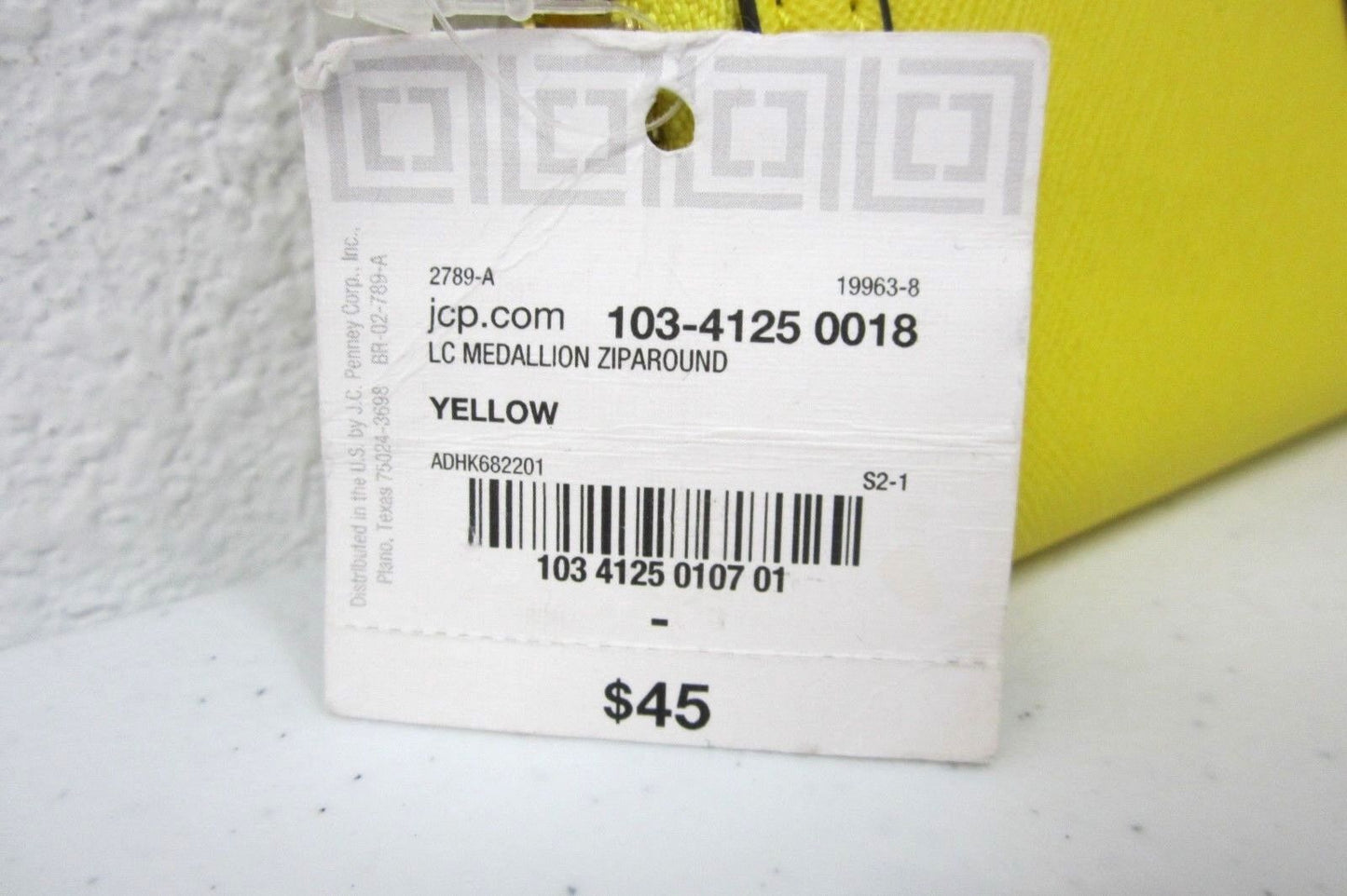 *NWT* Liz Claiborne Medallion Zip Around Yellow Women’s Wallet 8"L x 4"H