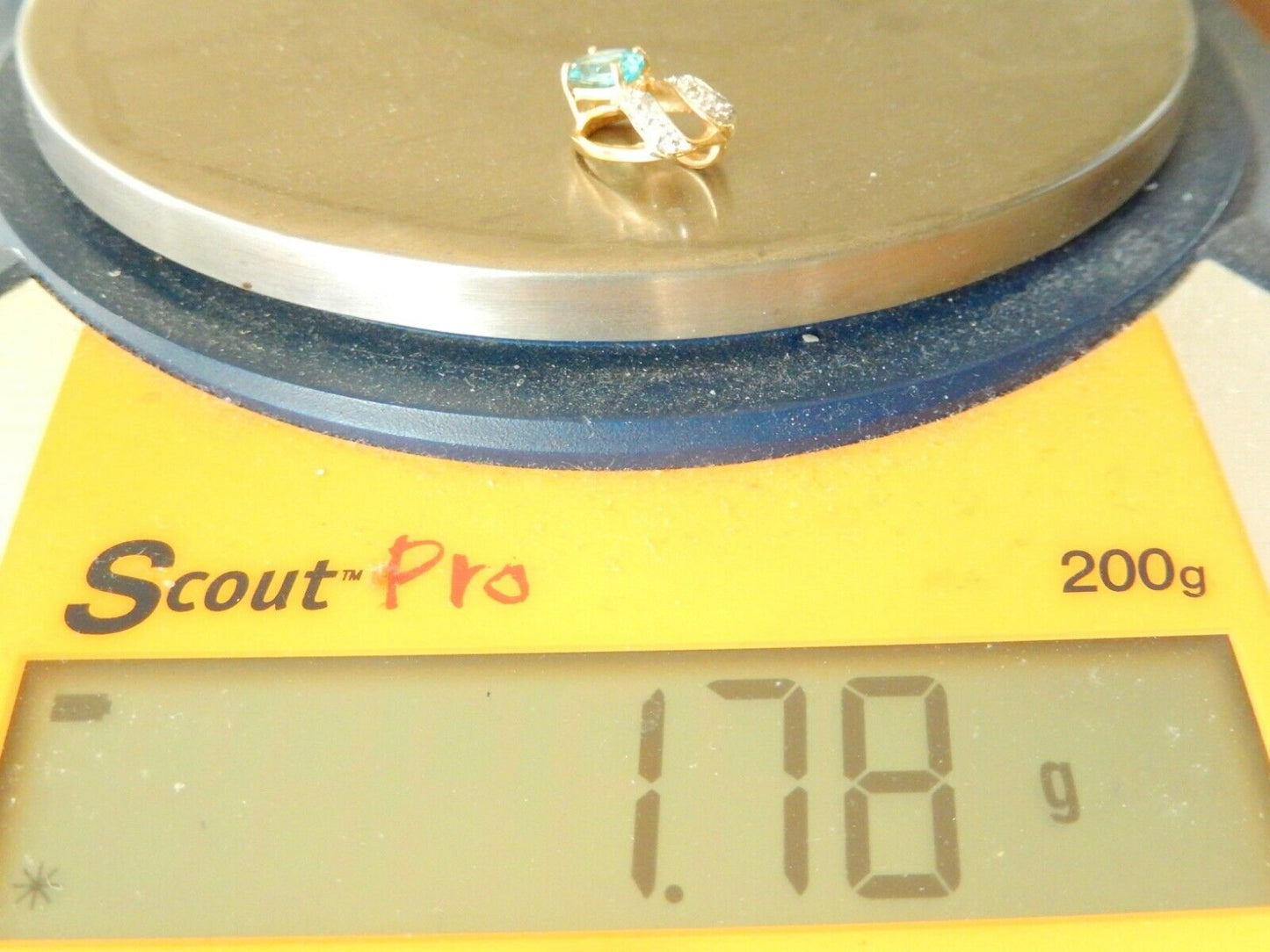 *VINTAGE* 14K Yellow Gold .75 CT Oval Blue Topaz & Diamond Accented Pendant