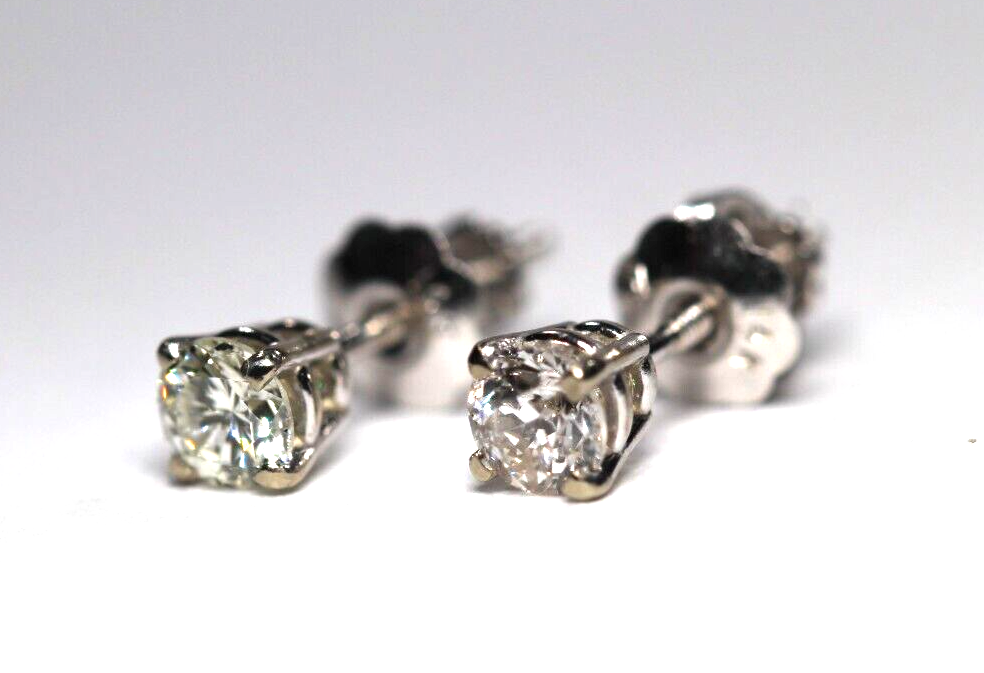 New!!  14K White Gold .31 CT TW Natural Diamond SI-1 / H-I Screw Stud Earrings