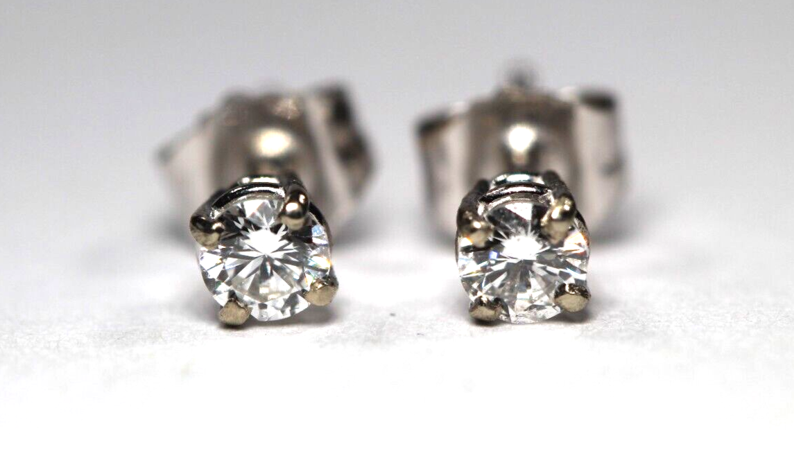 *New!! Solid 14K White Gold .25 CT TW Natural Diamond VS-1 / H-I Stud Earrings