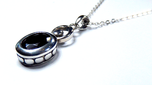 Beautiful Vintage Sterling Silver Solitaire Garnet Pendant w/18" Chain