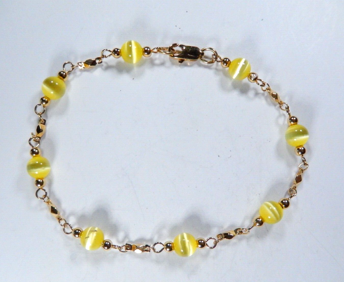 *VINTAGE* 8.25” Gold Tone Yellow Cat’s Eye Glass Bead Chain Bracelet