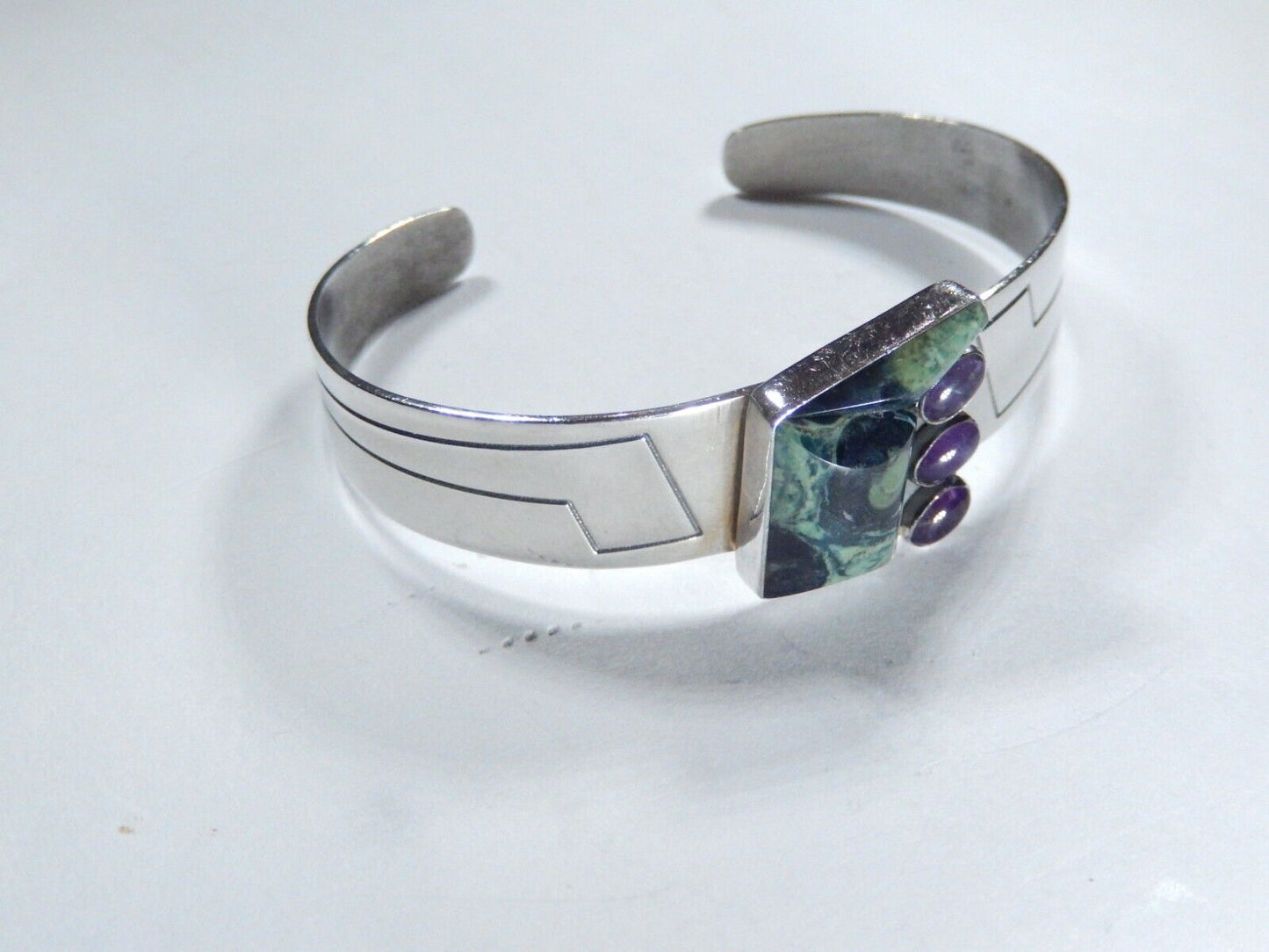 VINTAGE -  Mid-Century Modern Sterling Silver Green Agate & Amethyst Bangle 22gm