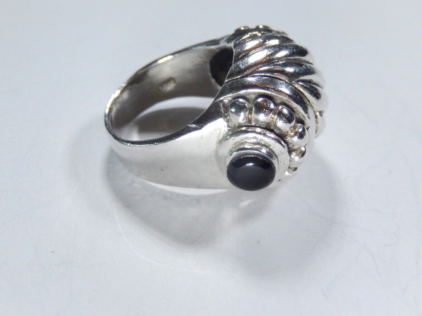 VINTAGE LARGE HEAVY BLACK ONYX STERLING SILVER 925 RIBBED RETRO RING Size 7