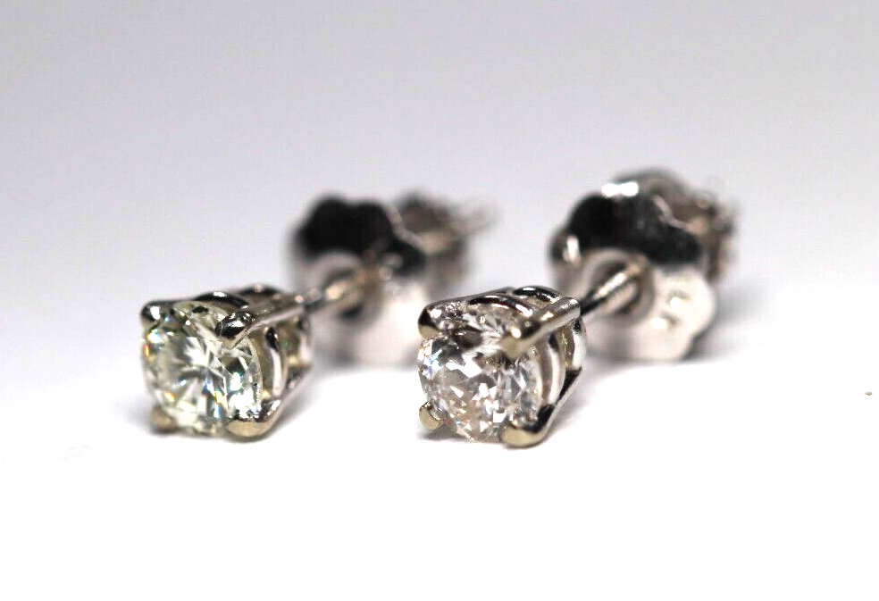 New!!  14K White Gold .31 CT TW Natural Diamond VS-2 / G-H Screw Stud Earrings