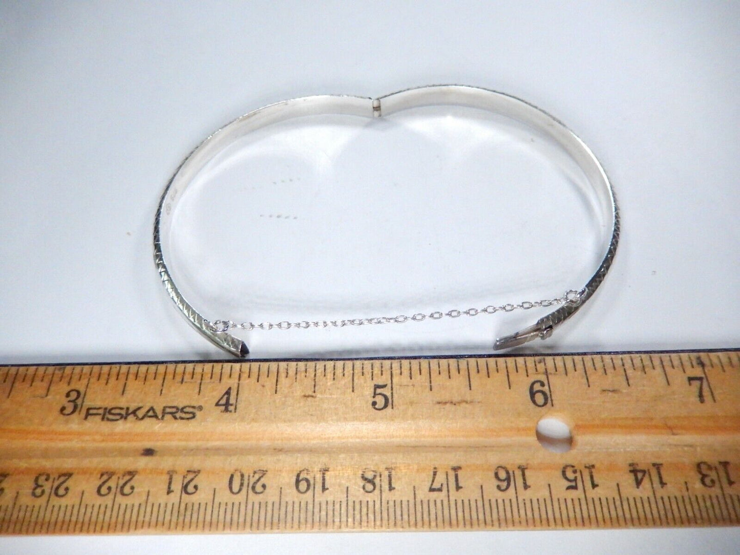 *VINTAGE*  Sterling Silver 5.0mm Etched Hinged Safety Chain Bangle Bracelet