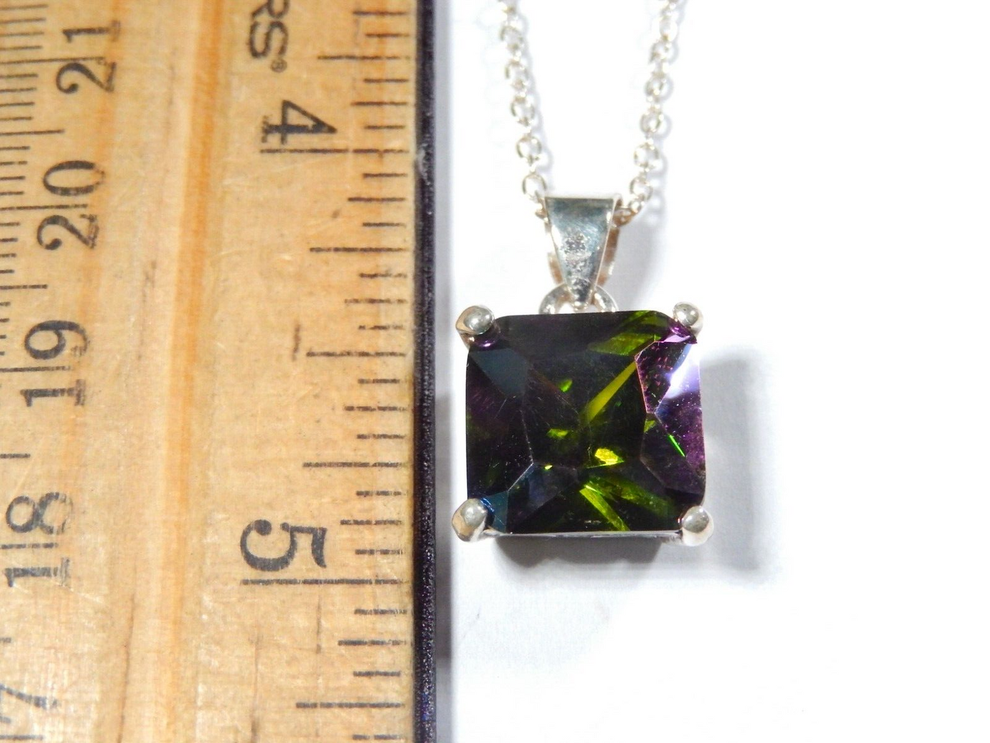 900 CT Peridot Princess Cut Solitaire Sterling Pendant w18 Chain